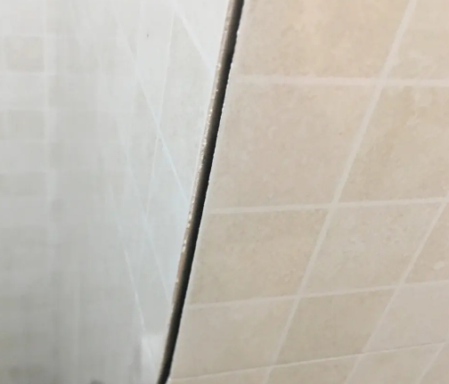 铁锋瓷砖空鼓维修公司分享阳台瓷砖脱落的修复过程可以分为以下几个步骤